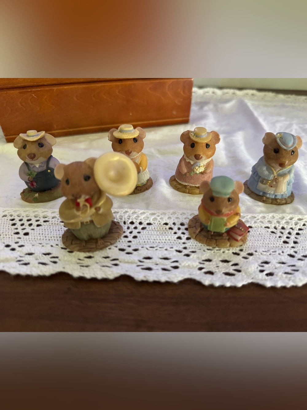 (6) Vintage Moustechire Figurines by Hallmark (read description)